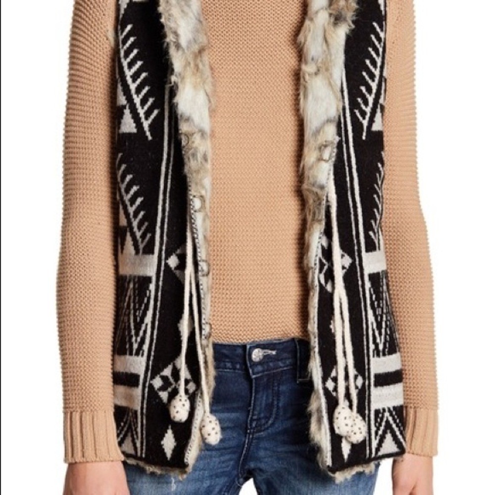 Miss Me Womens XL Faux Fur Lined Hooded Southwestern Knit Vest Black White